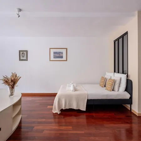 Loft D Exception Au Pied Des Champs-elysees Párizs